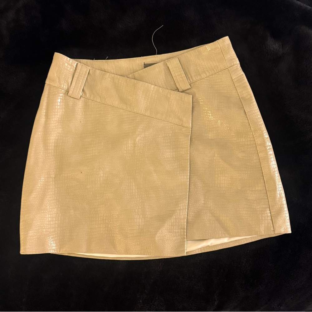 4SI3NNA Shimmering Beige Leather Crocodile Skin Mini Skirt